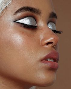 Kali Ledger, Catwalk Makeup, Nabla Cosmetics, Fashion Editorial Makeup, Avant Garde Makeup, Makeup News, Music Recommendations, Unique Makeup, Luminous Skin