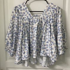 New W/Tag Floral Top With Dainty Blue Flowers ; Very Flowy And Lightweight! White Tunic Tops, Peach Blouse, Beige Blouse, Brown Floral Print, Printed Silk Blouses, Maternity Blouse, Jacquard Sweater, White Tunic, Fancy Blouses