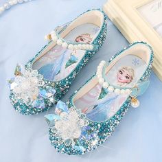 Embrace the enchantment of these Elsa Princess Soft Shoes, made with high-quality PU and adorned with captivating animal prints. Whether strolling or dancing, these shoes ensure both comfort and a touch of magic for your little princess. These shoes promise comfort and charm fit for your little one's royal adventures. Specifications: Lining Material: Canvas Item Type: Casual shoes Closure Type: Hook & Loop Upper Material: PU Pattern Type: Animal Prints Size Chart: Disney Slippers, Disney Sneakers, Led Shoes, Disney Elsa, Rain Shoes, Princess Elsa, Shoe Pattern, Soft Shoes, Frozen Elsa