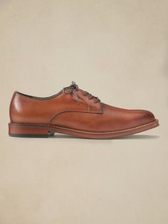 A versatile oxford shoe with sleek, minimalist design, made in luxe, Italian leather.  Designed with lightweight, durable OrthoLite® performance insoles for breathable cushioning that wicks away moisture for the ultimate in comfort.  Our Advanced Co