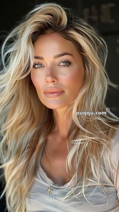 Dimensional Beauty: Stunning Blonde Hair with Lowlights Ideas Sunkissed Hair Brunette, Dimensional Hair Color, Blonde Hair With Lowlights, Boho Chic Hairstyles, Hair With Lowlights, Hair Dyed, Shaggy Short Hair, Chin Length Hair