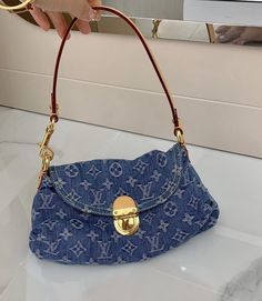 Vintage Designer Bags Aesthetic, Louis Vuitton Purse Aesthetic, Louis Vuitton Aesthetic Bag, Thrifted Designer Bags, Lv Vintage Crossbody Bag, Cute Handbags