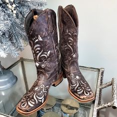 Roper Women's Belle Distressed Brown Square Toe Boots/Silver Inlays Size 6. Euc, Worn Only Once. Like New Leather Upper & Man-Made Material Square Toe 1" Heel Belle, Distressed Brown, Beautiful Silver Inlays Roper Size 6 Christmas Present, Birthday, Cowboy Boots, Cowgirl Boots, Western Boots, Embellished, Distressed, Line Dancing, Everyday, Party, School, Church, Everywhere Thanks For Stopping By And Please Share If You Don't Buy And Spread The Posh Love. Happy Poshing!! Brown Square Toe Boots, Boots Silver, Boots Cowgirl, Party School, Brown Square, Present Birthday, Boots Western, Square Toe Boots, Line Dancing