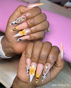 Baddie Stiletto Nails, Trendy Vacation Nails, Bahamas Nails, Luxurious Nails, Unique Acrylic Nail Designs, Ambre Nails, Acrylic Nails Ideas, Freestyle Nails