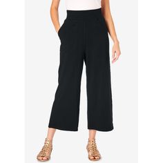 This capri-length legging is an essential that's so easy to wear with a side patch pocket for versatility. Stretch Yoga, Wide Leg Cropped Pants, Yoga Capris, Stretch Leggings, Straight Trousers, Ladies Of London, Knit Pants, Bottom Clothes, Capri Leggings