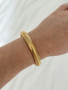 Adjustable Gold Oyster Bracelet, Slinky Bangle Jewelry As A Gift, Gold Stackable Stretch Bangle Bracelet, Slinky Flexible Bangle Bracelet, Elegant Gold Stretch Bracelet, Everyday Gold Stretch Bracelet, Gold Stackable Bangle Charm Bracelet, Everyday Gold Stretch Bangle Bracelet, Flexible Gold Bracelet For Everyday Wear