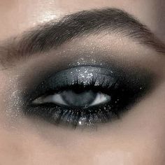 Maquillage On Fleek, Silver Makeup, Punk Makeup, Ethereal Makeup, Edgy Makeup, Dark Makeup, Eye Makeup Art