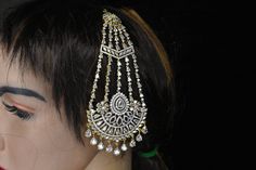 Most beautiful gold plated American diamond unique jhumar Jhoomar Jewellery, Side Tikka, Bajirao Mastani, Tiger Nails, Pakistani Jewellery, Tea Wedding Favors, Mehndi Decor, Hair Jewellery, Diamond Crown