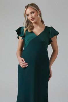 Introducing Coast maternity, ensuring every member of your bridal party feels comfortable and beautiful. Exuding after-dark elegance, this glamorous maxi dress will take pride of place in traditional settings with character. Featuring a V-neck with short, angel sleeves that add an extra layer of movement and depth. Made from satin back crepe: cut from a luxuriously smooth crepe with a subtle sheen to the back, this fabric drapes softly over your silhouette for a figure skimming finish. Level of stretch: little. This dress fastens with a rear concealed zip. This dress is lovingly crafted to fit your baby bump.
Choosing a Maternity dress for your changing size can be difficult. Our rule is to choose your pre-pregnancy size. You may want to go up a size for a more relaxed fit.Our Maternity dr Satin Bridesmaids Dress, Satin Bridesmaids, Dresses Maternity, Satin Bridesmaid Dress, Dark Elegance, Angel Sleeves, Occasion Dresses Wedding, Tall Dresses, Maxi Bridesmaid Dresses