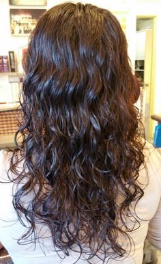 Curly Beach Waves Hair, Long Hair Wavy Perm, Natural Perm Waves, Beach Waves Hair Perm, Permanent Wave Hair, Wet Wavy Hair, Soft Wave Perm, Perm Hair Women