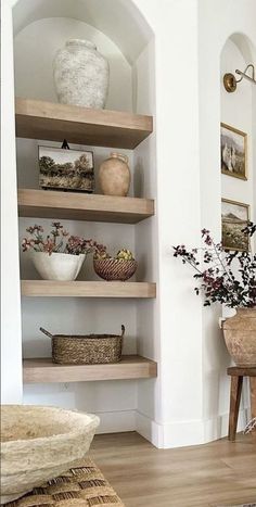 Chic Apartment Decor, Shelf Decor Living Room, Apartment Chic, Creative Wall Art, Dream Apartment Decor, Wall Art Ideas, Dining Room Ideas, Home Board, Creative Wall