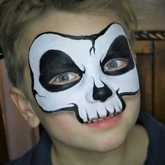 Kids Skeleton Face Paint, Face Paint Skull, Easy Halloween Face Painting, Skeleton Face Paint, Maquillage Halloween Simple, Halloween Makeup For Kids, Face Painting For Boys, Skull Face Paint, Halloweenský Makeup