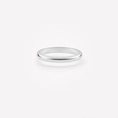 The Half Round is an icon of minimalist elegance. Highlighting the beauty and simplicity of its materials, the Half Round is stunning worn alone or as an addition to other Spinelli Kilcollin rings. In addition, Its flat edge conceals a debossed "SK" monogram. Individually made to order in Los Angeles. Classic Round Half Eternity Rings, Sk Monogram, Linked Rings, Galaxy Ring, Luxury Jewelry Brands, Shimmer Shine, Luxury Rings, Ring Sizer, Jewelry Rings Engagement