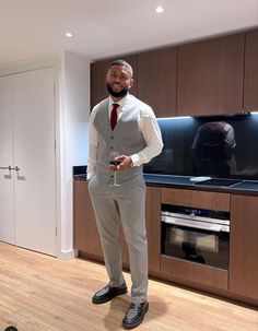 Grey suit, grey suit man, red and grey suit, grey and red outfit male inspo, formal outfit guy Grey Suit Outfit, Office Outfit Men, Stairs Black, Business Casual Outfits Winter, Business Attire For Men, Drip Fits, Stylish Mens Suits, Blazer Outfits Men, Mens Business Casual Outfits