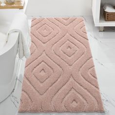 a bathroom rug that is on the floor