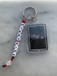 Skz Jewelry Diy, Stray Kids Crafts, Skz Beads Bracelet, Skz Beaded Jewelry, Skz Keychain Diy, Stray Kids Keychain, Bracelet Keychains, Diy Keychain