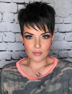 Fixing Short Hair, Obličejové Masky, Pixie Haircut Styles, How To Curl Short Hair, Spiked Hair, Hair Pixie