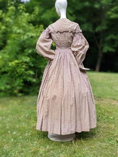 19th Century Women, Cotton Long Dress, Printed Cotton Dress, Print Dresses, Ladies Fashion, Fancy Dresses, Cotton Dresses, Fashion Magazine, Printed Cotton