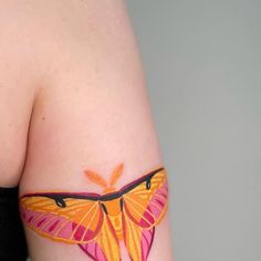 🐞🐛🐝LB🌷🦋🐸 on Instagram: "Moon moth from my flash for Piper! Love this placement and color 🌙 🌙🌙  #mothtattoo #moonmoth #chinesemoonmoth #insecttattoo #colorfultattoo #contemporarytattoo" Colorful Moth Tattoo, Cute Moth Tattoo, Color Tatoos, Maple Moth, Pink Moth, Rosy Maple Moth