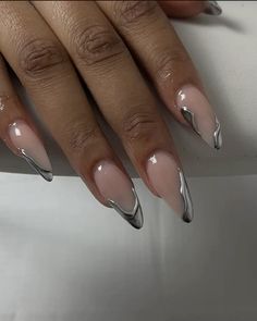 chrome nails White And Chrome French Tip Nails, Irregular French Tip Nails, Wiggly French Tip Nails, Easy Chrome Nail Art, Metallic Almond Nails Designs, Japanese Chrome Nails, Almond Shaped Chrome Nails, Melted Chrome Nails, White Edgy Nails