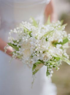 the brides bouquet is white and green