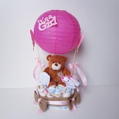 Luiertaart Meisje Luchtballon Beertje | Kraamcadeau | Kraampakket | Baby Cadeau Luiertaart meisje luchtballon beertjeDit is een leuk kraamcadeau met bruikbare babycadeaus erin.Wees orgineel en neem deze luiertaart mee op kraamvisite wat zit er allemaal in: Beertje 20 luierskam borstel setjespeenkoordspeen1 paar sokjes Na bestellen 2-3 dagen levertijd Luiertaarten en kraampakketten zijn er in veel soorten, maten, kleuren, voor jongens, voor meisjes en zelfs gender neutraal. Maar het is géén kraam Baby Cadeau