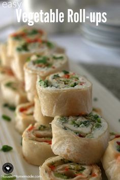 there are many rolls on the plate with veggies in them and text overlay that says easy vegetable roll - ups