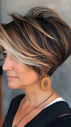 Pixie Haircut With Highlights, Chic Bob, Pixie Bob Haircut, Haircuts For Women Over 50, Natural Highlights, Short Layered Haircuts, Hair Haircuts, Haircuts For Medium Hair, Bob Haircuts For Women