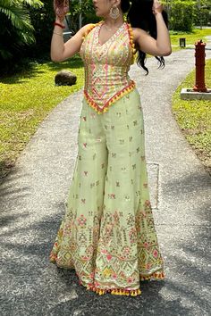 Gopi Vaid, indian outfit, desi @tanishadewan__ Wedding Outfit For Girls Indian, Trendy Sharara Designs, Wedding Outfits For Girls Indian, Trendy Outfits For Wedding Functions, Suits From Sarees Indian Fashion, Traditional Outfit Ideas Indian, Saree Outfit From Scratch, Girls Indo Western Outfits, Traditional Dresses Aesthetic