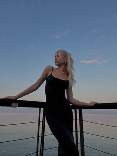 Skims 
Skims dress 
Blond 
Sea 
Aesthetic 
Pose idea 
Photo idea 
Sunset 
Ukraine 
Getaway Standing Dress Poses, Standing Poses Dress, Pose Ideas Instagram Standing Dress, Prom Dresses Tight Fitting, Long Tight Skirt, Black Dress Aesthetic, Prom Dresses Tight