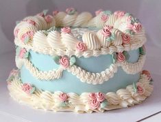 #sweets #desserts #sobremesa #doces #cake #bolo Vintage Cakes Birthday, Tårta Design, Pretty Birthday Cakes