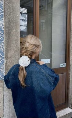 #aesthetic #vogue #hair #hairstyle #coiffure #style #chic #beauty #stage #famous #mode #fashion #blond Fairy Hair, Ribbon Hairstyle, Work Hairstyles, Hair Envy, Hair Dos, Blue Aesthetic, Hair Day, Pretty Hairstyles, Fall Hair