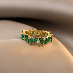 Emerald Baguette Eternity Band, Baguette Ring, Eternity Ring,Stacking Matching Band, May Birthstone Silver Ring, Christmas Gift Ring . 10K/14K/18K Rose, Yellow And White Gold. *Gemstone :- Emerald ( Lab Grown ) *Shape :- Baguette *Size: 2x4 MM *Color :- Green * Birthstone Month :- May *Second Gemstone:- CZ Diamond *Shape :- Round *Color:- Colorless Jewelry Type: Ring Metal: Silver Method: Cast Personalization: Possible Style: Chevron Ring Size: We make rings from US 3 to US 16. This elegant ring Baguette Eternity Band, Plus Size Belts, Baguette Ring, Gothic Rings, Cubic Zirconia Jewelry, Green Diamond, Brown Silver, Matching Band, Eternity Band