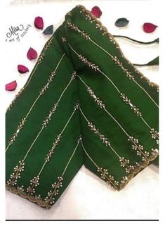 Green Blouse Handwork Designs, Simple Maggam Work Blouse Designs, Simple Maggam Work Blouse, Simple Maggam Work, Sulam Manik, Maggam Blouses, Magam Work, Work Blouse Designs, Blouse Works