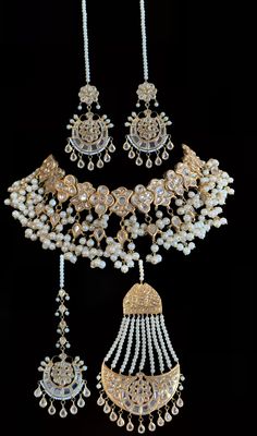 Ready to ship bridal set made using kundan with shell pearls and gold plating earrings tika and jhoomar included with necklace Kundan Bridal Set, Silver Jewelry Earrings, Necklace Sets, Choker Set, Bridal Jewellery Indian, Jhumka Earrings, Silver Jewelry Pendant, Jewelry Design Necklace, Emerald Earrings