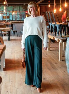 Palazzo pants outfits you will love - Learn to wear palazzo pants with style Dressy Wide Leg Pants Outfit, Cream Wide Leg Pants Outfits, Wide Leg Dress Pants Outfit, Palazzo Pants Outfits, Skirt Plazo, Pants Outfit Dressy, Wide Leg Pants Outfit Work, Wide Leg Pant Outfit, Flowy Pants Outfit