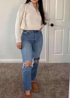 Fall Outfits For Thanksgiving Dinner, Casual Fall Birthday Outfit, Cute Casual Outfits Cold Weather, Casual Outfits Hang Out, Friends Giving Outfit Ideas Casual, Meeting Mom Outfit, Midsize Jeans Outfit Fall, Fall Outfits Aesthetic Black Women, Simple Thanksgiving Outfit Casual