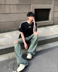 Chinese Street Style Men, Acubi Men, Japanese Fashion Summer, Chinese Street Style, Japanese Street Fashion Men, Instagram Model Outfits, Korean Street Fashion Men, Men Outfit Ideas, Kpop Fashion Men