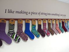 I like this for a sock display concept Yarn Display, Knitting Quotes, Knitting Humor, Craft Display, Market Displays, Craft Booth