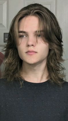 Wolfcut Hair Long Guy, Long Layered Male Hair, Wolfcut For Men Long Hair, Straight Long Mens Hair, 90s Hairstyles Guys, Wolfcut Reference Photo, Styled Long Hair Men, Wolfcut Hair Long Straight Men, Male Medium Haircut