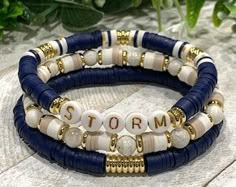 Stacked Heishi Bracelets, How To Size Bracelets, School Spirit Heishi Bracelets, School Spirit Jewelry Diy, Sports Heishi Bracelets, Diy Personalized Bracelets, Diy Heishi Bead Bracelet Ideas, Teacher Heishi Bead Bracelet, Team Clay Bead Bracelets