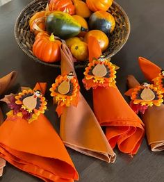 an arrangement of napkins decorated with sunflowers, pumpkins and other fall decorations