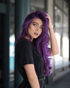 Woman With Purple Hair, Dark Violet Hair, Hair Pale Skin, Light Purple Hair, Dark Purple Hair, Hair Color Unique, Violet Hair