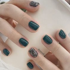 End Of December Nails, Short Shellac Nail Ideas, Trending Gel Nails 2024, December Nail Colors 2024, Winter Nail Colors 2024 Gel Short, Gel Christmas Nails Short, Earthy Nail Colors, Squoval Winter Nails, Winter Manicure Ideas For Short Nails