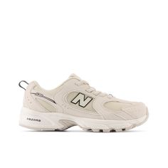 New Balance 530 UNISEX - Baskets basses - offwhite/white/silver-coloured New Balance Beige, Balance Beige, Basket New Balance, Kids Running Shoes, Flip Flop Slippers, Herschel, Casual Boots, Shoe Sale, Boys Shoes