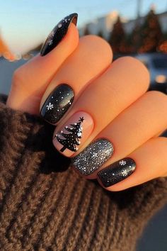 Black Sweater Nails, Short Goth Nails, Nails Short And Simple, Edgy Christmas Nails, Dark Christmas Nails, Fun French Tips, Black Christmas Nail Designs, Christmas Nails Black, Black Winter Nails