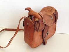 Genuine leather shoulder bag - Vintage shoulder bag - Retro leather bag - Shoulder bag - Genuine Leather handbag - Vintage handbag Beautiful shoulder bag made of genuine leather . For people who love items with history . Dimensions : Height without the handle - For other VINTAGE GENUINE LEATHER BAG please check here : https://www.etsy.com/shop/TheVINTAGEShopBG?ref=seller-platform-mcnav&section_id=22456024 All pictures are real . You buy exactly what you see in the photos . Thank you for visi Leather Saddle Bag With Adjustable Strap, Leather Handheld Saddle Bag With Adjustable Strap, Blue Diamond Engagement Ring, Leather Folder, Shoulder Bag Vintage, Handbag Vintage, Leather Portfolio, Vintage Handbag, Vintage Shoulder Bag