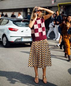 Italy Street Fashion, Milan Fashion Week 2022, Italy Street Style, Fashion Week 2022, Clashing Prints, Italian Chic, Milan Fashion Week Street Style, Fashion Week Outfit, Milan Street Style