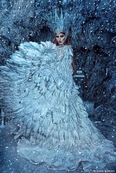 Foto Ice Queen Costume, Fairy Headpiece, Snow Maiden, Snow Fairy, Fairytale Fashion, Fairytale Photography, Fantasy Photography, Ice Princess, Snow Queen