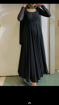 Simple Dress Model, Black Plain Anarkali, Chiffon Anarkali Dress Plain, Simple Anarkali Designs, Anarkali Designs Latest Party Wear, Jiju Saali Quotes, Aliya Cut Dress Design, Long Frock Patterns, Dress Stiching Designs